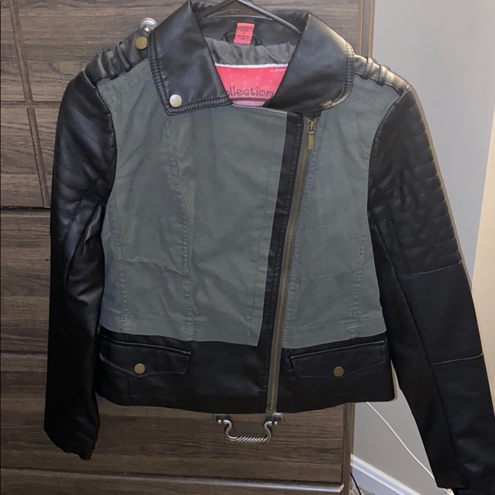 Woman’s Small Army Green and Black Jacket